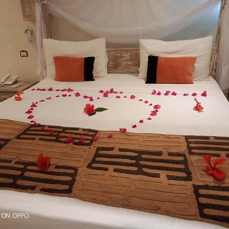 The Villa Luxury Suites Hotel Diani Beach Extérieur photo