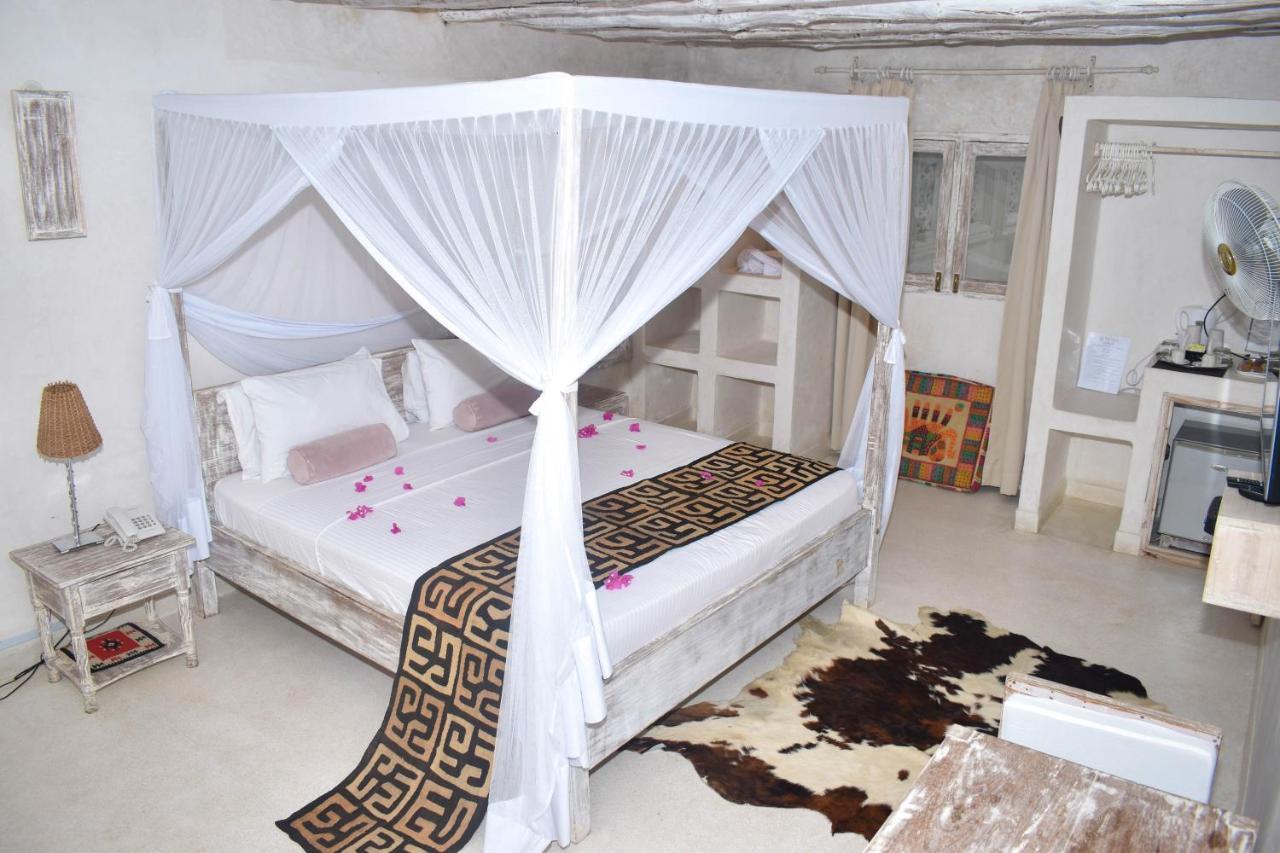 The Villa Luxury Suites Hotel Diani Beach Extérieur photo