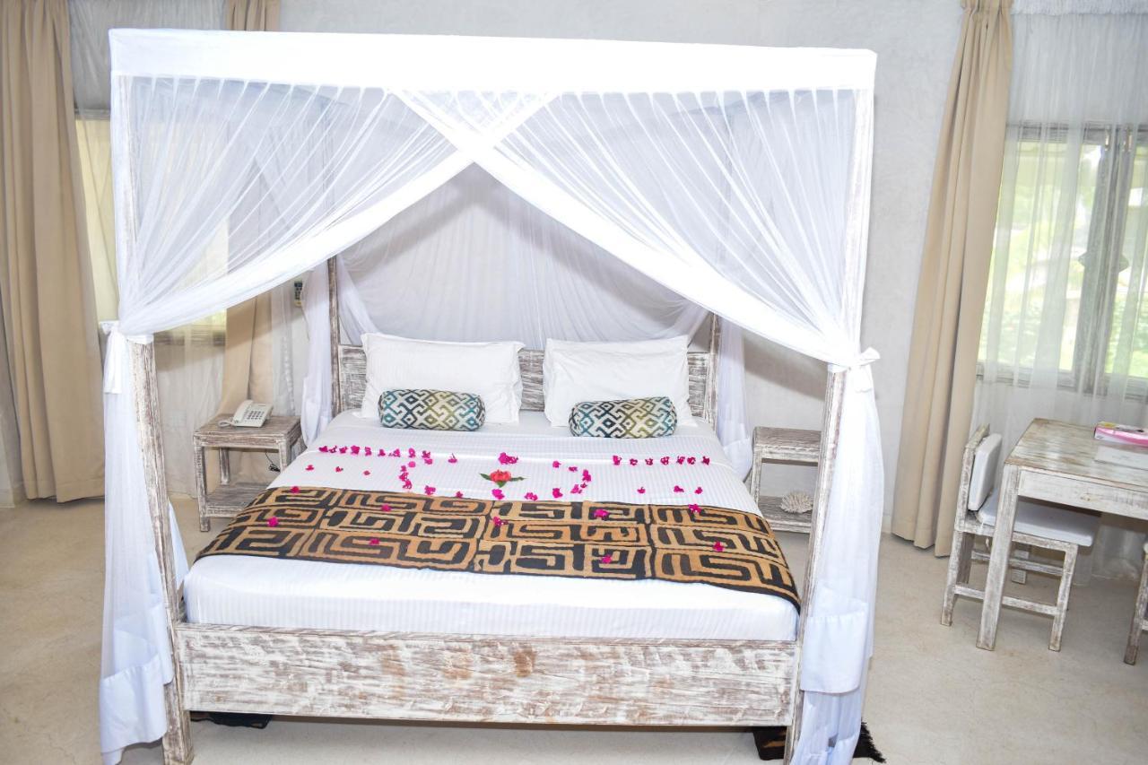 The Villa Luxury Suites Hotel Diani Beach Extérieur photo