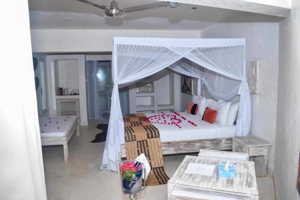 The Villa Luxury Suites Hotel Diani Beach Extérieur photo