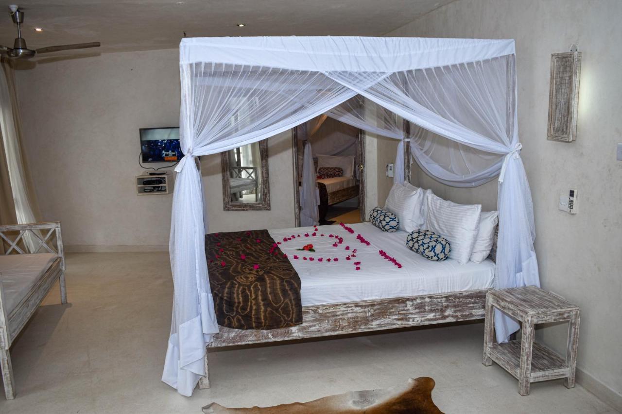 The Villa Luxury Suites Hotel Diani Beach Extérieur photo