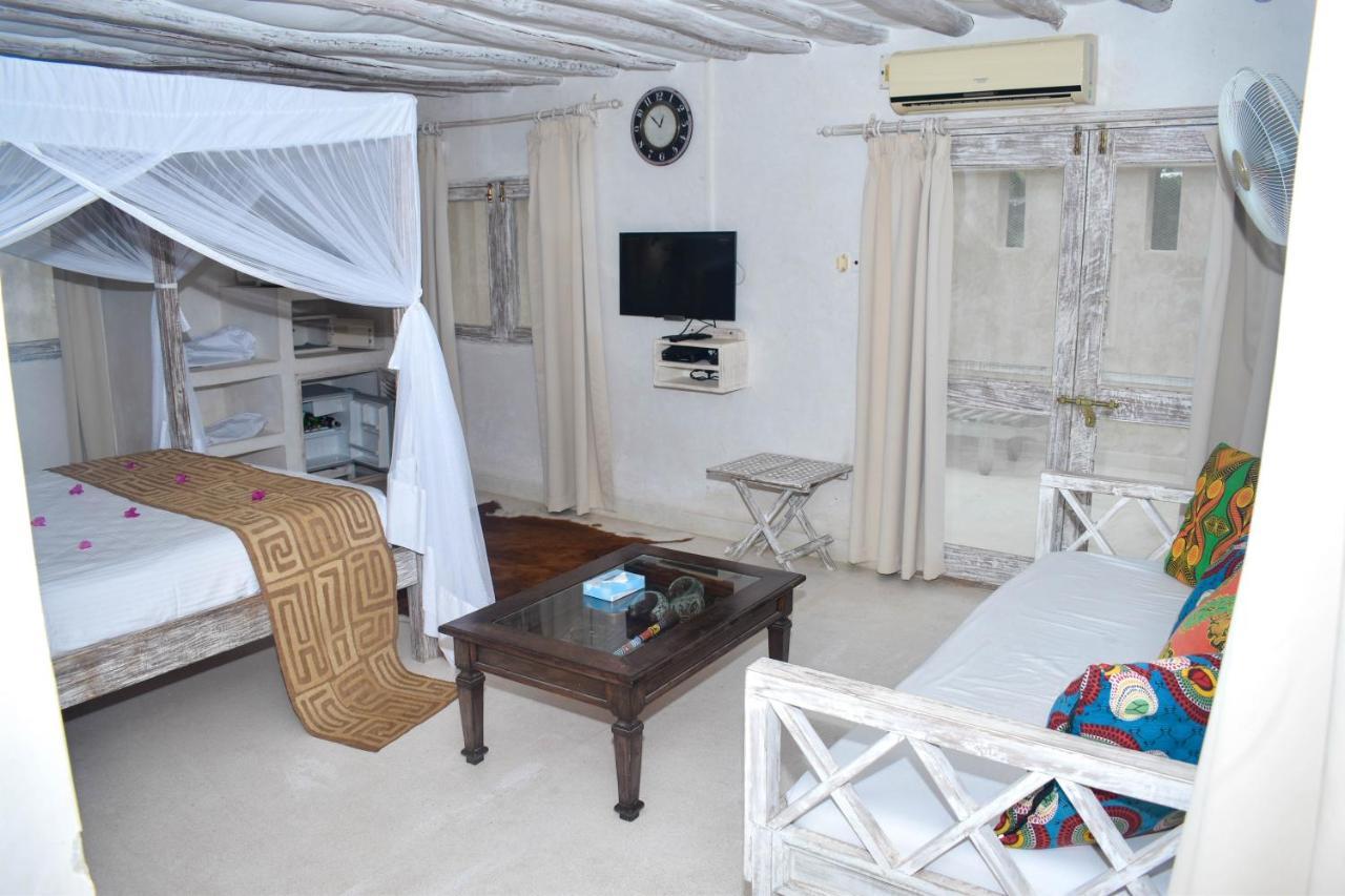 The Villa Luxury Suites Hotel Diani Beach Extérieur photo