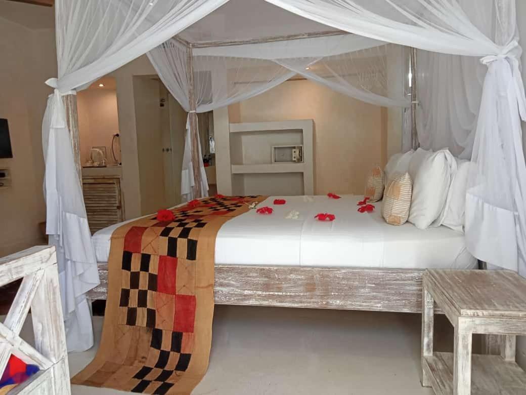 The Villa Luxury Suites Hotel Diani Beach Extérieur photo